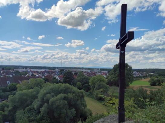 Rückersbacher Schlucht, Jahnfelsen und Teschenhöhle