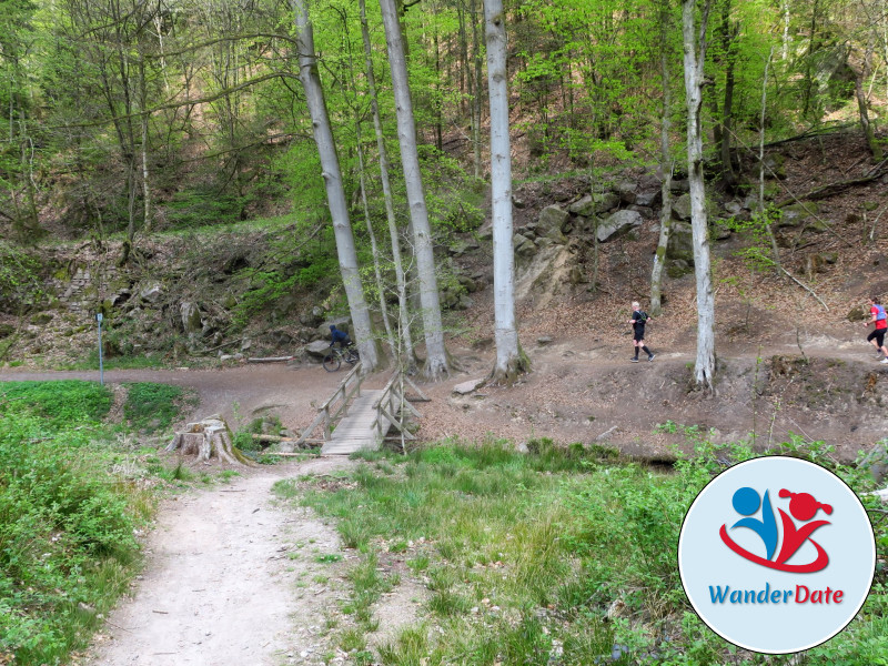 Rückersbacher Schlucht, Jahnfelsen und Teschenhöhle