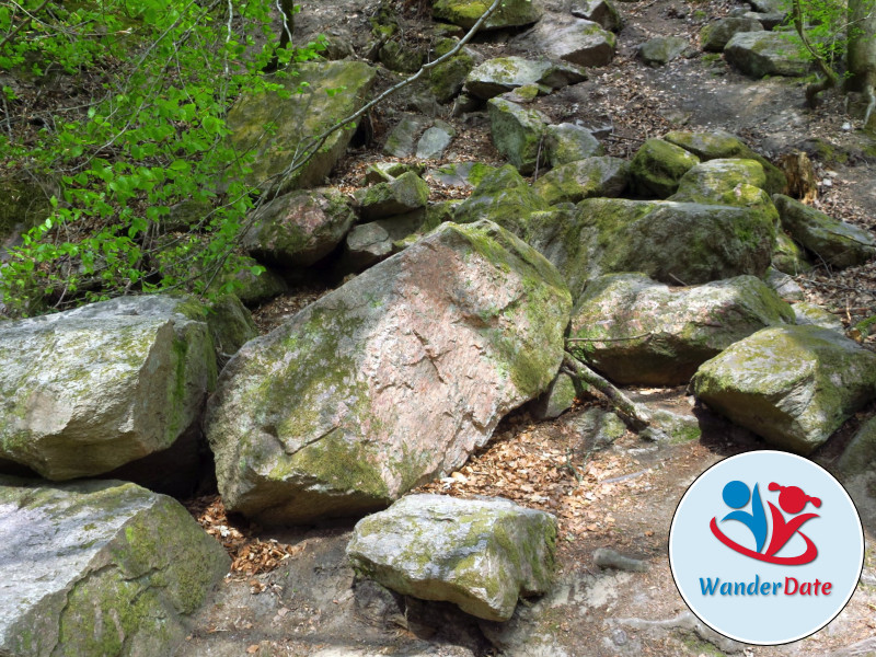 Rückersbacher Schlucht, Jahnfelsen und Teschenhöhle